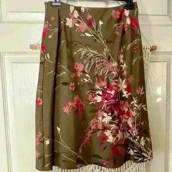 Ann Taylor Loft Floral Skirt - Picture 1 of 4